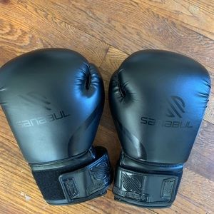 LIKE NEW BOXING GLOVES